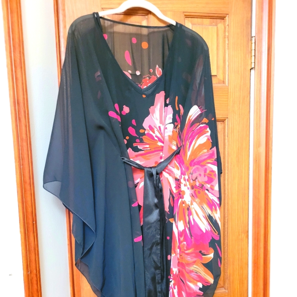 Bisou Bisou flowing dress from Jcpenney size Medium Black with coral floral